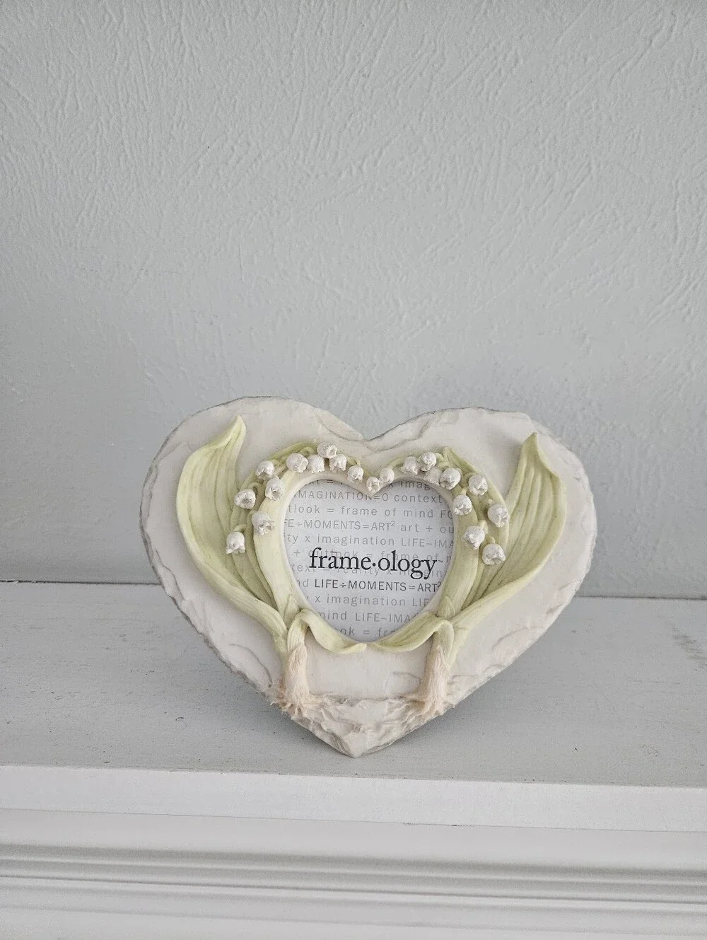 NWT Vintage Frame-ology 3D Resin Lily Of The Valley Heart Shaped Tabletop Frame